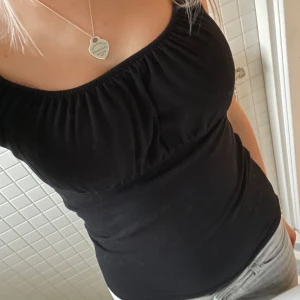 Söt topp - Snygg svart offshoulder topp från brandy! Nyskick 💕💕