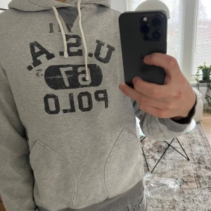 Ralph lauren hoodie  - Tjena! Säljer en as fet och efterfrågad hoodie nu i toppskick, priset kan såklart diskuteras, väldigt sälsynt, svårt att få tag på, om ni har frågor så är det bara att skriva!