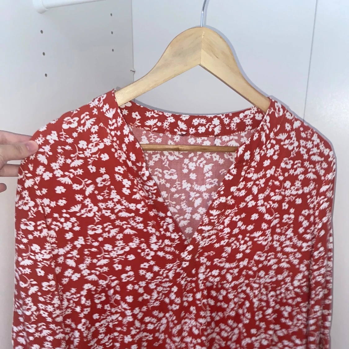 Röd blommig klänning - 91