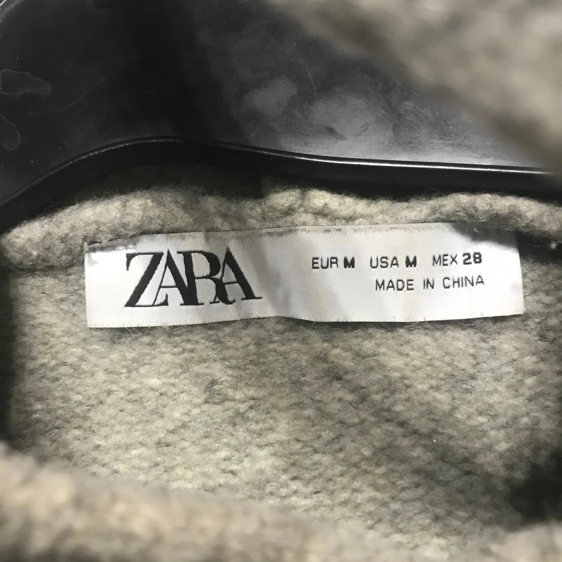 Grå hoodie från Zara - 91