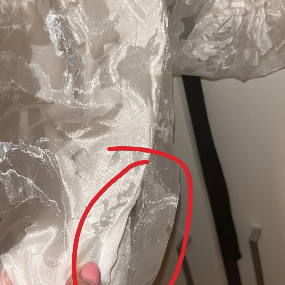 Vit kortklänning med puffärmar (STUDNETKLÄNNING)  - 91