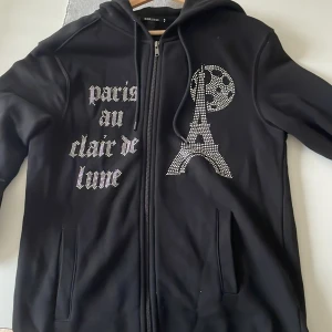 Blinglucid hoodie - Säljer min blinglucid hoodie då den inte används, vid intresse eller frågor är det bara att skriva!