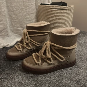 INUIKII skor - Säljer ett par fina inuikii skor som jag köpte för vintern men knappast använt, använt dom cirka 3 gånger då det inte riktigt va min stil. Nypris 2999kr