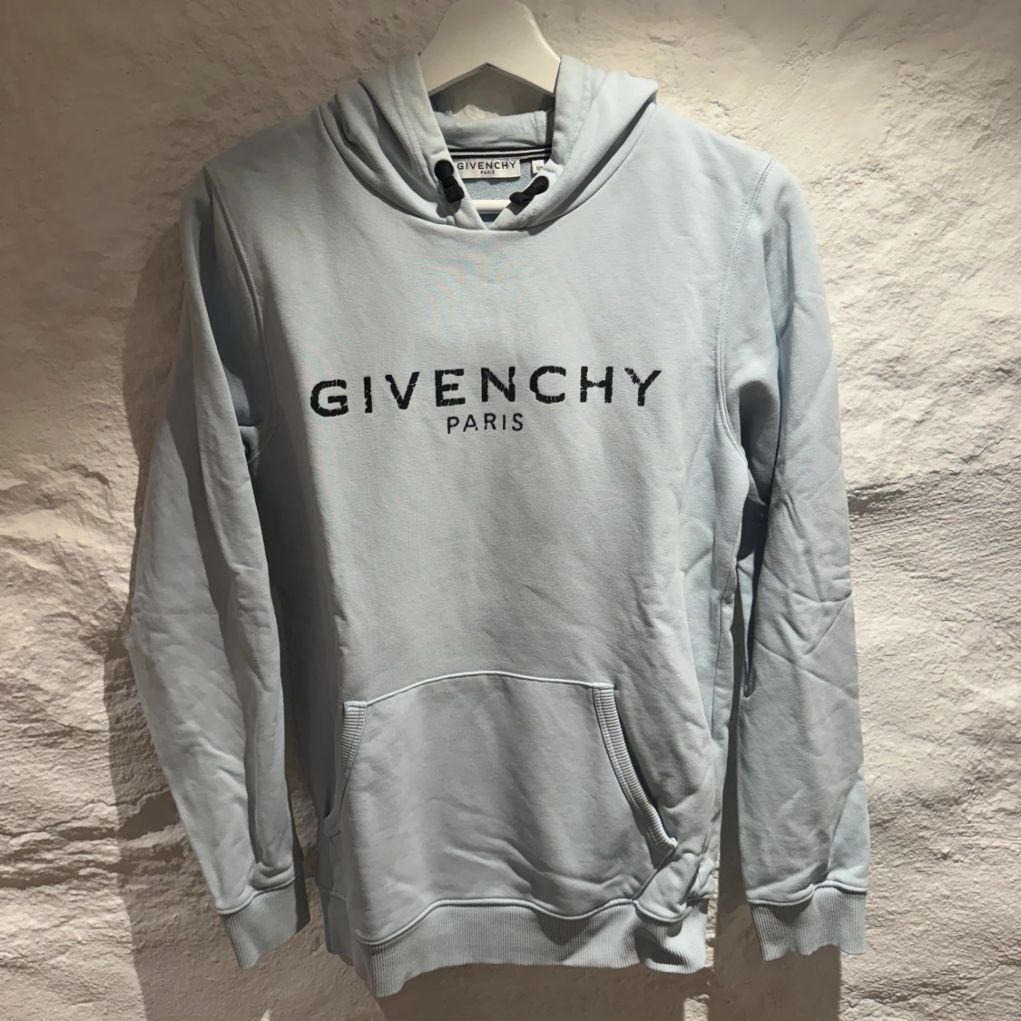Ljusblå hoodie från Givenchy