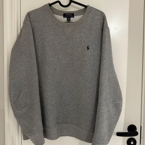  Polo Ralph Lauren - Säljer denna Ralph Lauren sweatshirten då den inte används längre. Storlek: 18-20y. (Passar S bäst) Skick 8/10!