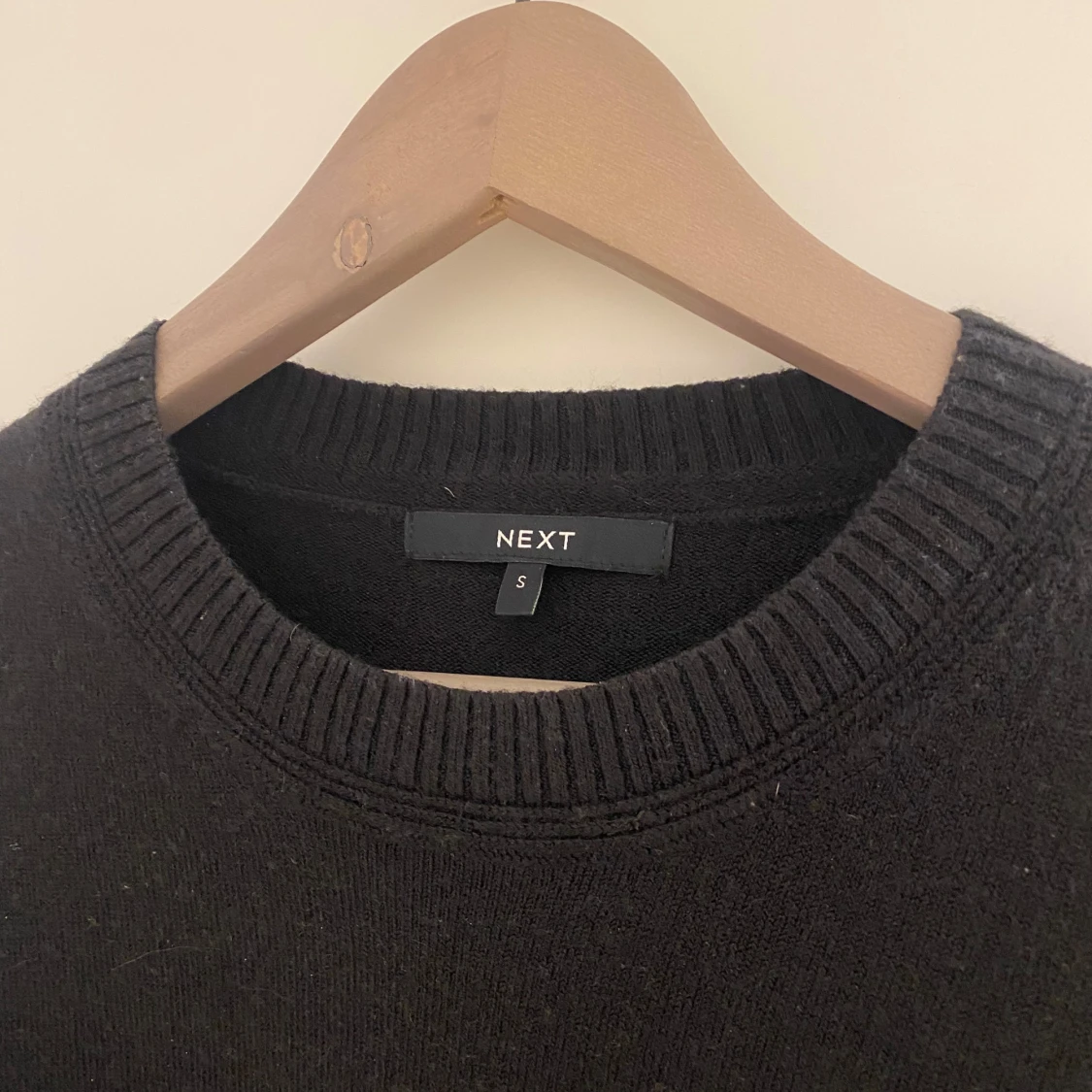 Svart stickad tröja - 1