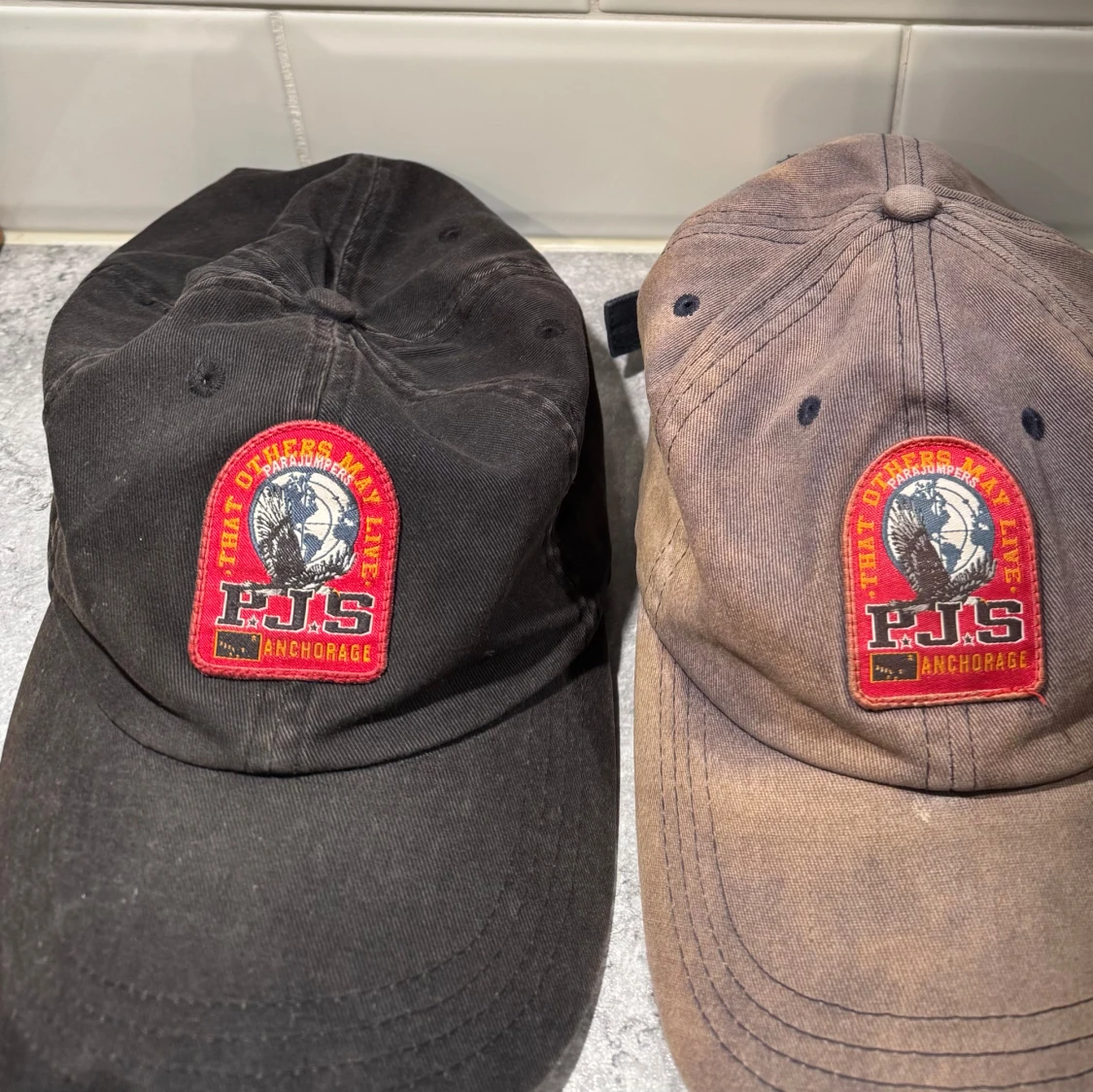 Svart keps från parajumper