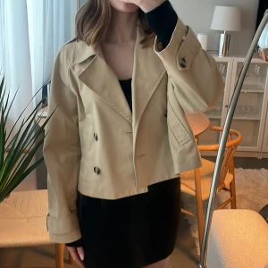 Beige croppad trenchcoat - Beige croppad trenchcoat 🥰