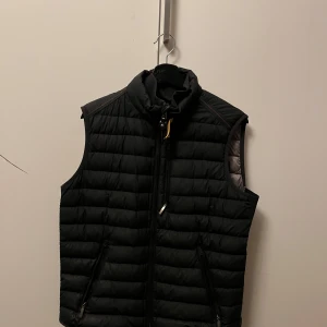 Parajumper väst - Parajumper väst storlek m jätte bra skick og finns