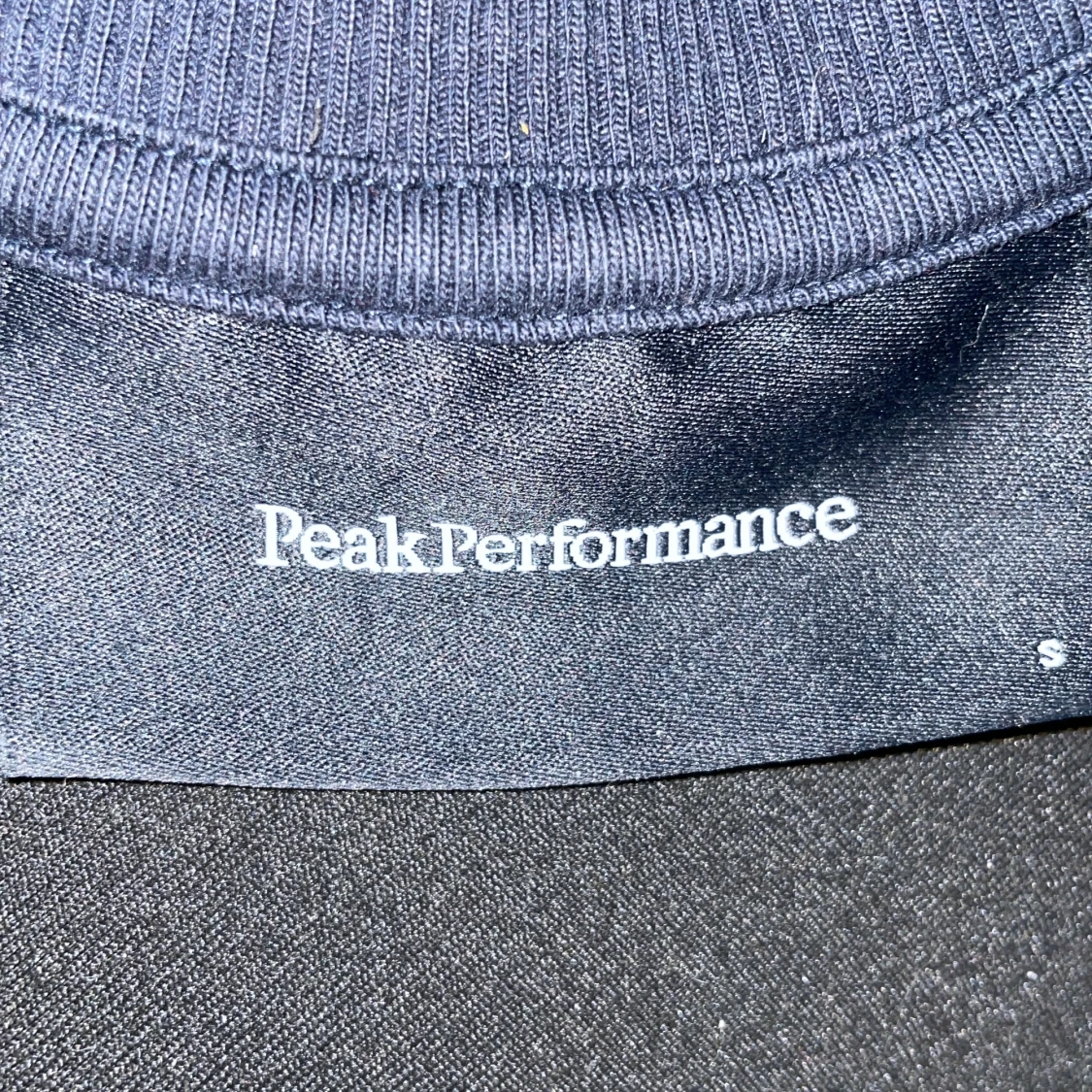 Mörk blå tröja från Peak Performance - 1