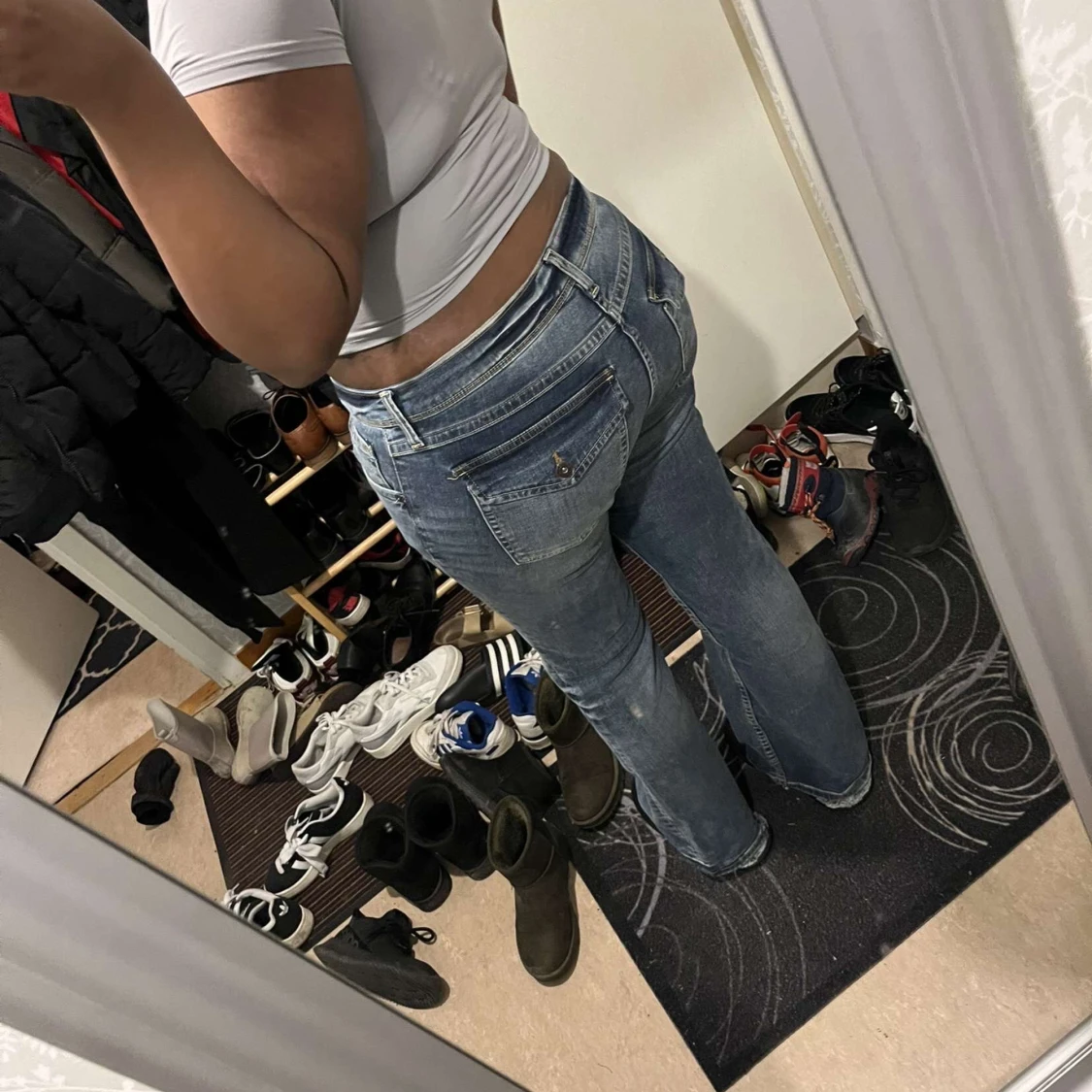 Blå jeans med bootcut