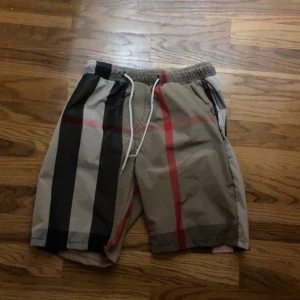 Burberry shorts - Snygga burberry shorts 