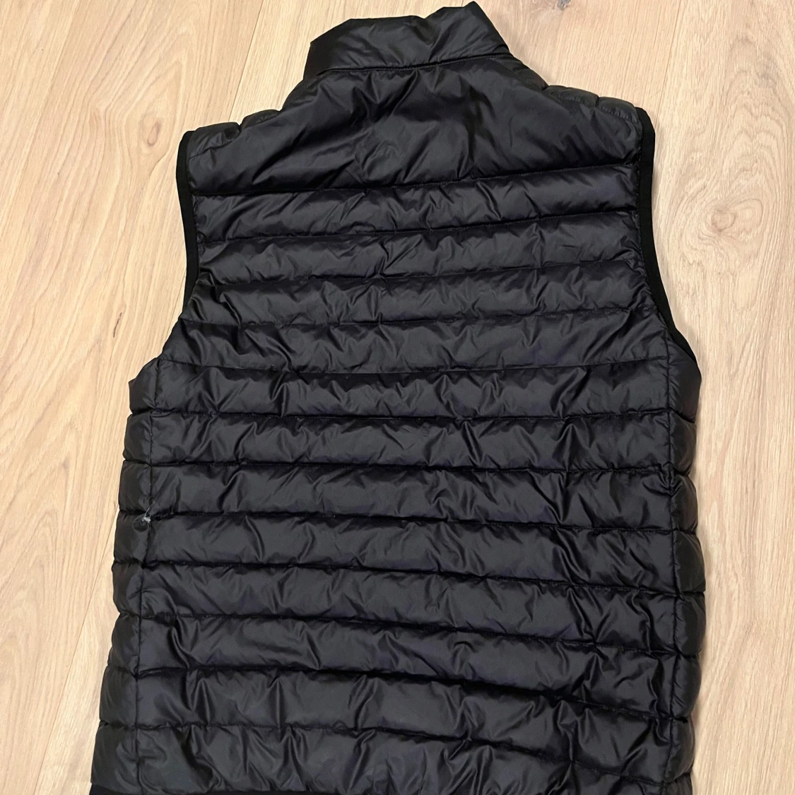 Svart dunväst från Boggi - 1