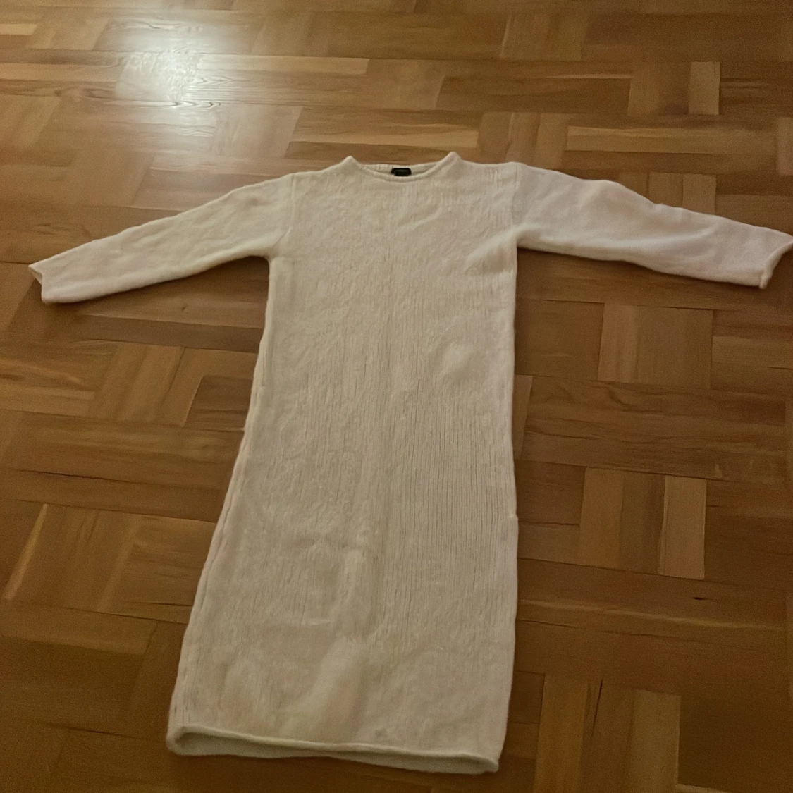 Vit stickad klänning från Lindex