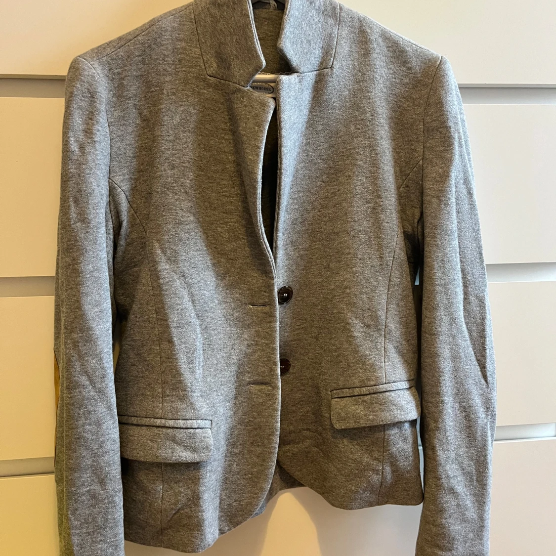 Grå kavaj från Newhouse