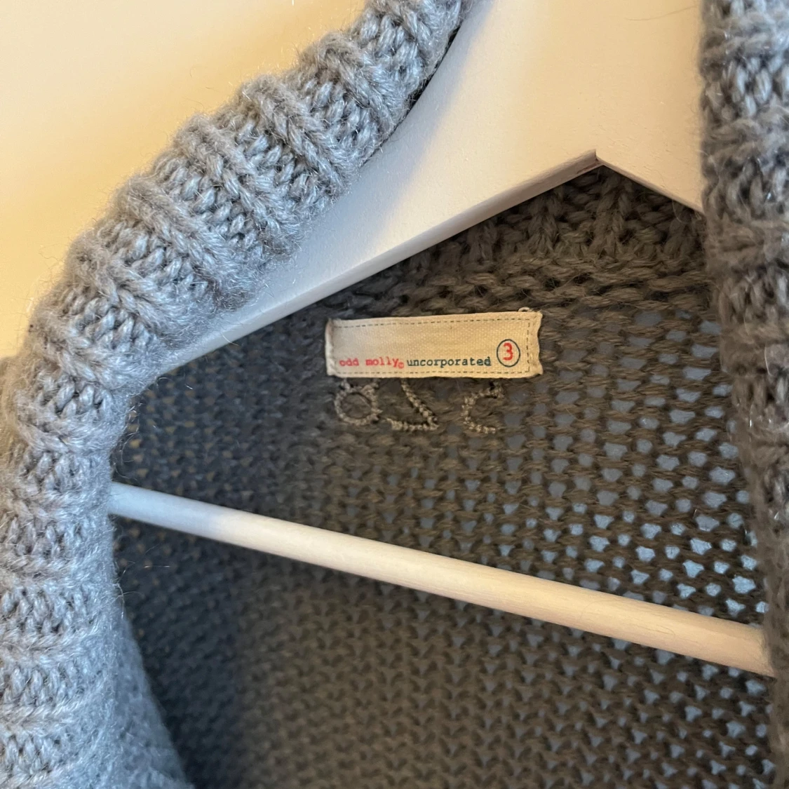 Grå stickad kofta från Odd Molly - 3