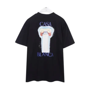  t-shirt från Casablanca - Snygg svart t-shirt från Casablanca med ett coolt tryck av en pelare och texten 'CASA BLANCA' i blått. Perfekt för en avslappnad stil med en touch av konstnärlig flair.