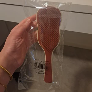 Nyskick hår borste  - Köpte två men jag vill bara ha 1. 