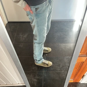 Ljusblå jeans från Replay - Säljer ett par ljusblå jeans från Replay, bra skick. 