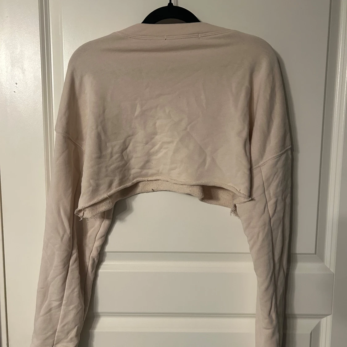 Beige croppad tröja från Bik Bok - 1