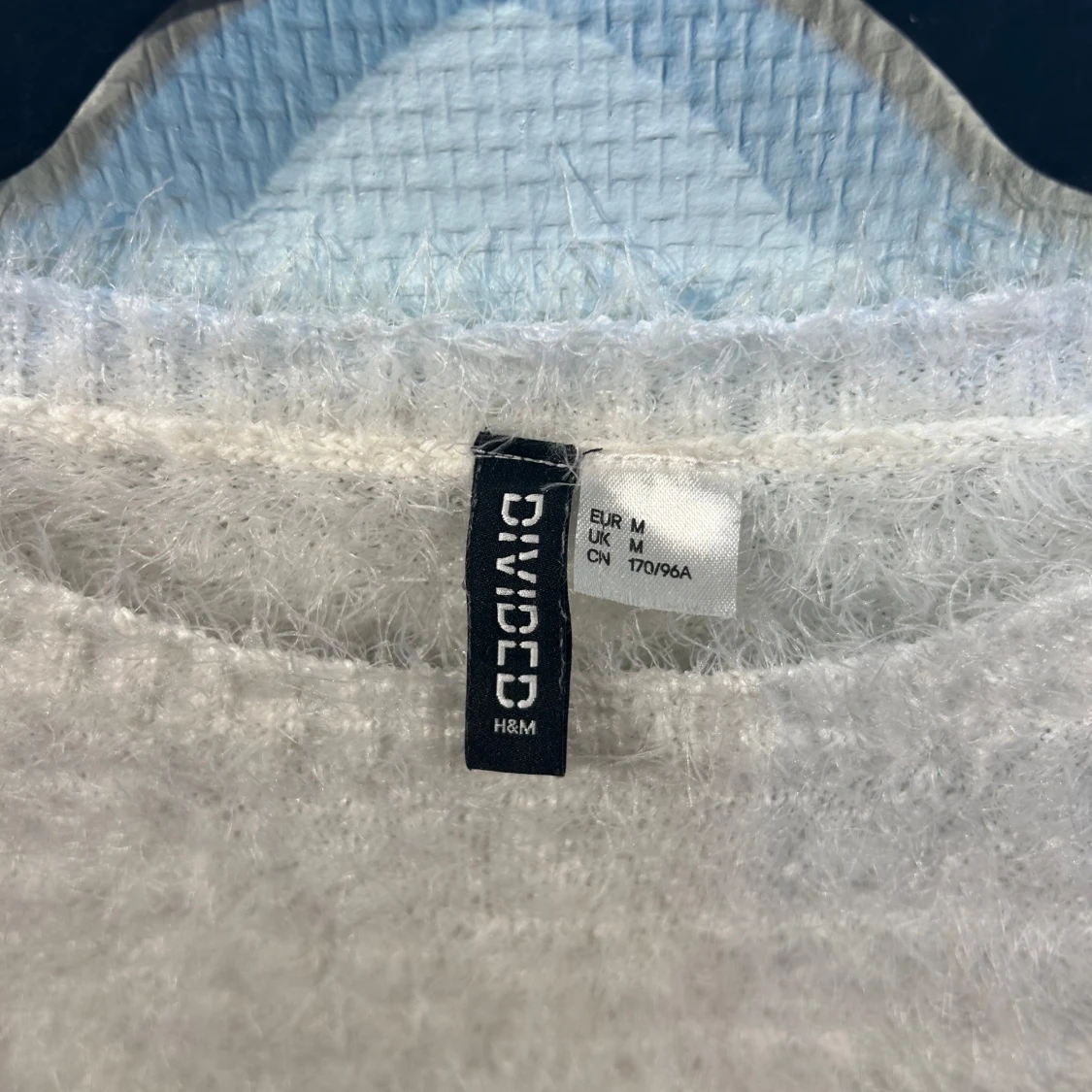 Vit fluffig tröja från H&M Divided - 2