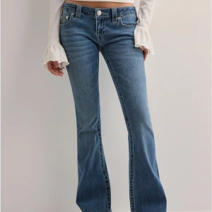 Blå bootcut jeans från True Religion - Snygga lågmidjade bootcut jeans från true religion. Använda fåtal gånger. Orginalpris 1400kr💞💞