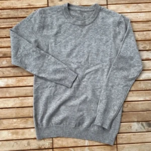 Kashmir tröja - Kashmir Tröja | Skick: Helt Ny | Storlek: S | Hör av er vid minsta lilla intresse eller fundering | 