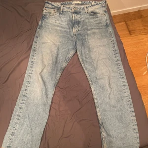 Jack and Jones jeans - Tjena, jag säljer mina blå Jack and Jones jeans då dem inte kommer till användning. Det finns inga hål dem är i princip nya. Skriv vid minsta fundering