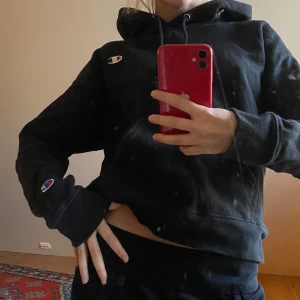 Champion hoodie - En tjock champion hoodie som är köpt secondhand men sjölv aldrig kommit till användning 