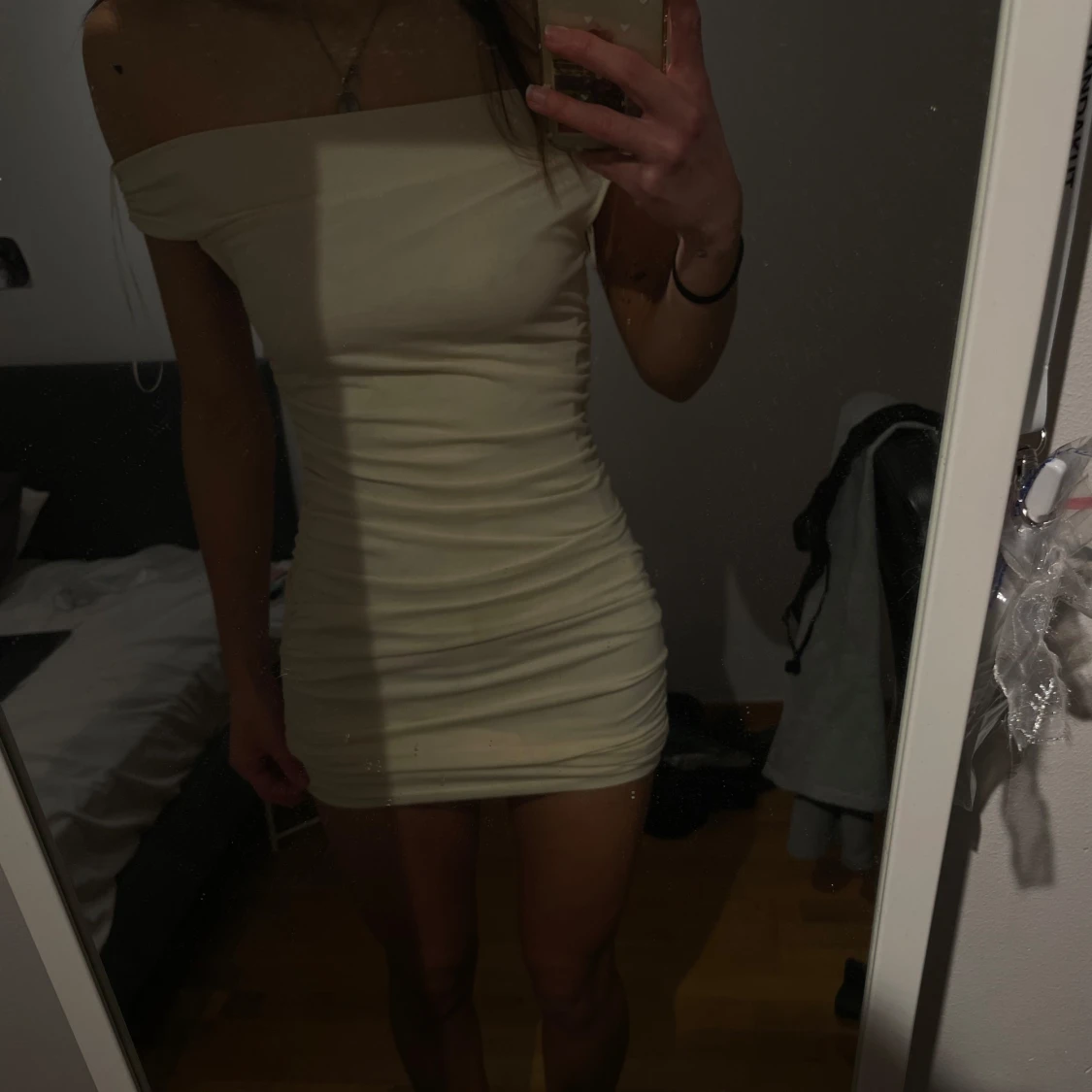 Vit offshoulder klänning