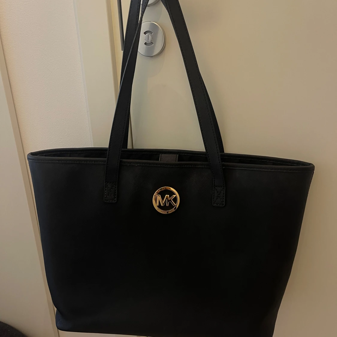 Svart axelväska från Michael Kors - 1
