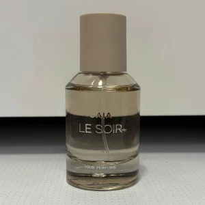 Le Soir Hair Perfume från CAIA 50 ml - Limited edition full size. Doftar exakt som le soir parfym och håller lika länge på huden och håret som vanlig parfym. Säljer pga fel doft för mig