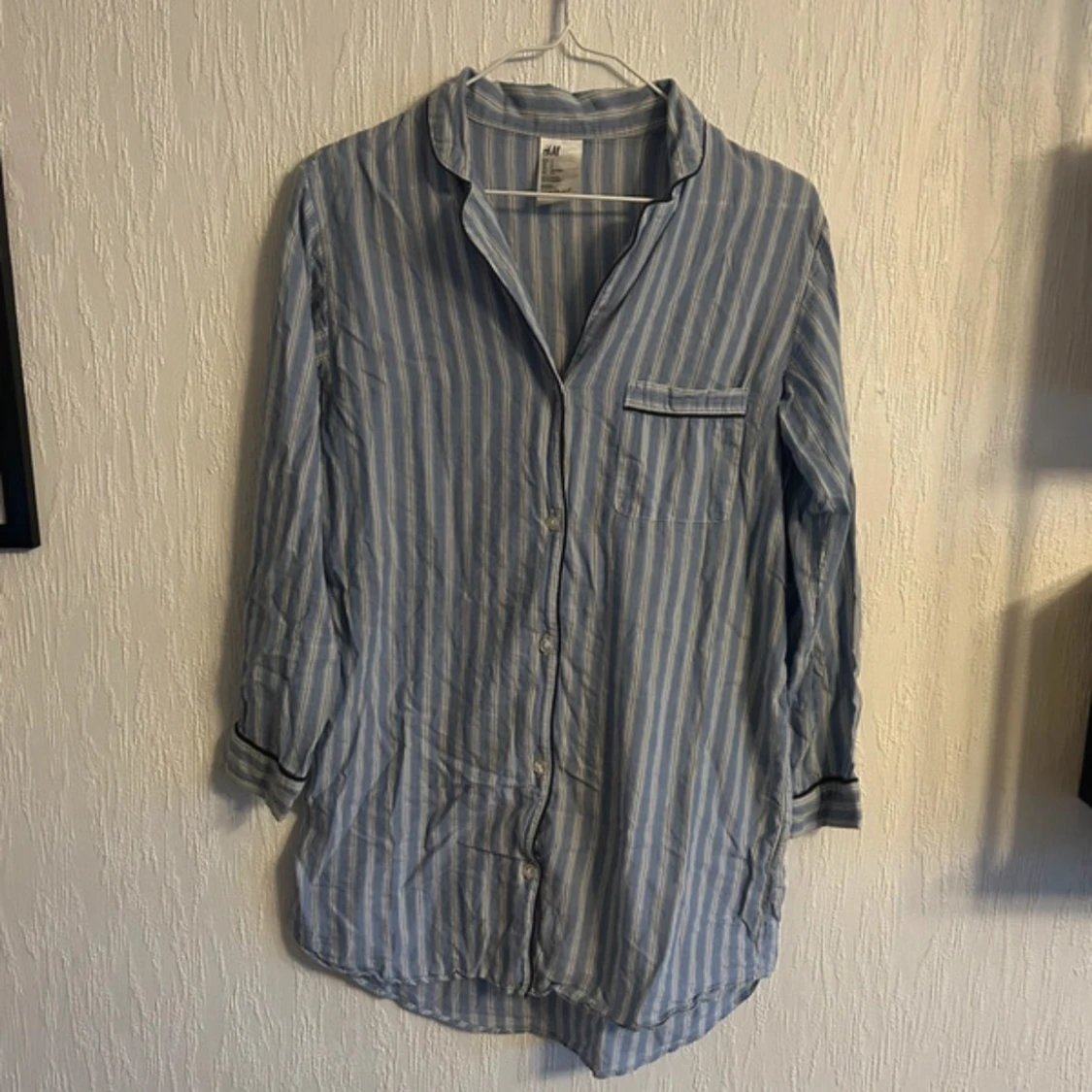 Sovskjorta i randigt