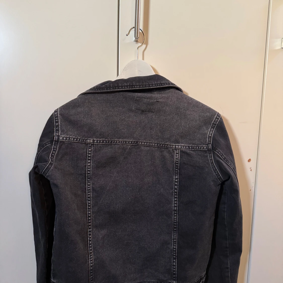 Svart jeansjacka från NA-KD - 1