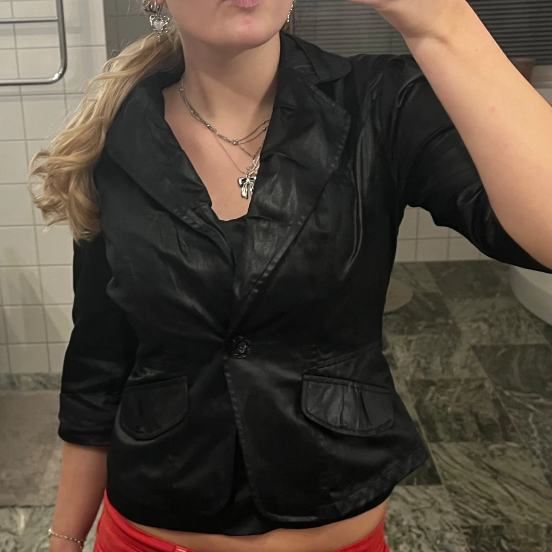 Svart glansig kavaj/kofta - 90