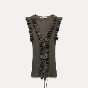 Topp från zara - Bara använd en gång, storlek S från zara🩷