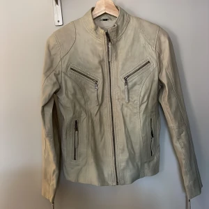 Rock N blue skinnjacka  - Strl 38, i fint skick! Äkta skinn 