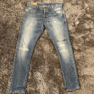 Dondup jeans - Säljer nu dessa sjukt feta dondup jeans i modellen George. Skick 7/10. Kom privat för mer information eller liknande.