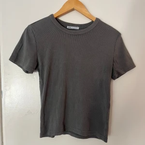 Fin ribbad tröja från zara! - Super skön ribbad tröja från zara, passar M också!