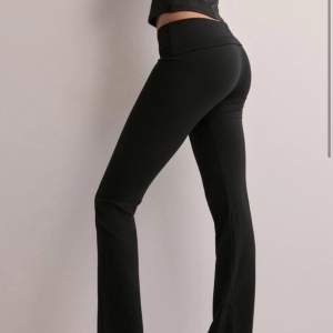 Svarta lågmidjade yoga pants, sällan använda, orginal pris 199