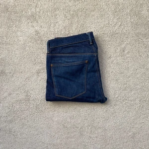 Acne Studios Jeans - Acne Studios ’Max Indigo’ jeans från deras  populära ”Blå Konst” Kollektion! | Slim/Straight fit | 33/32 kan skicka mått privat | Skick: 9/10, jättefint skick! | Pris: 749kr | Skriv vid intresse!