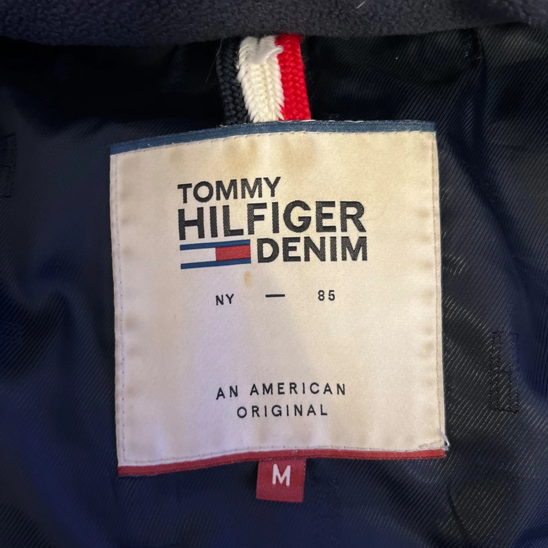 Mörkblå dunjacka från Tommy Hilfiger - 30
