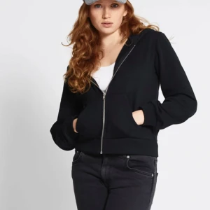 Zip upp hoodie - En zip upp tröja från lager, trasig vid framfickan men ihop sydd igen och syns inte så mycket💕