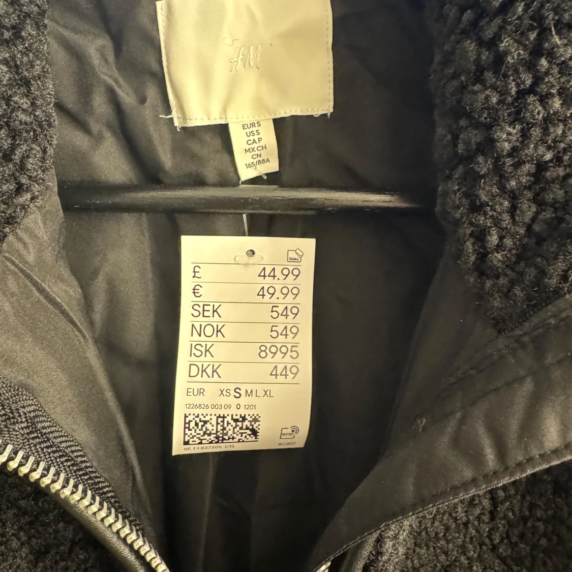 Svart teddyjacka från H&M - 90