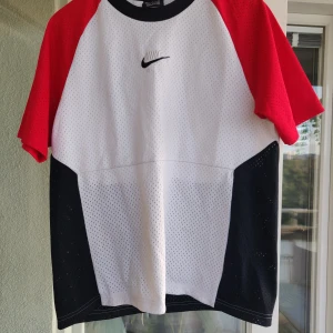 Nike Air tröja - Cool typ "träningströja". Storlek S passar S/M lite boxy/croppad