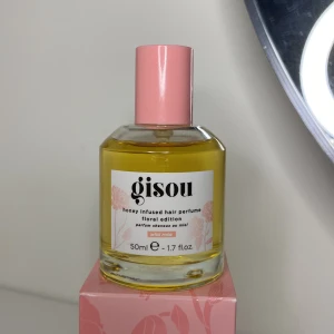 Gisou hårparfym  - Hårparfym med doft av rosor från Gisou. Endast testsprutad💐