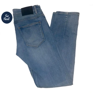 Neuw Jeans Ljudblå - Säljer dessa Nuew Jeans i färgen ljusblå. Skick: Näst intill nya Ny pris:1300:-     Vårt pris: 350:-