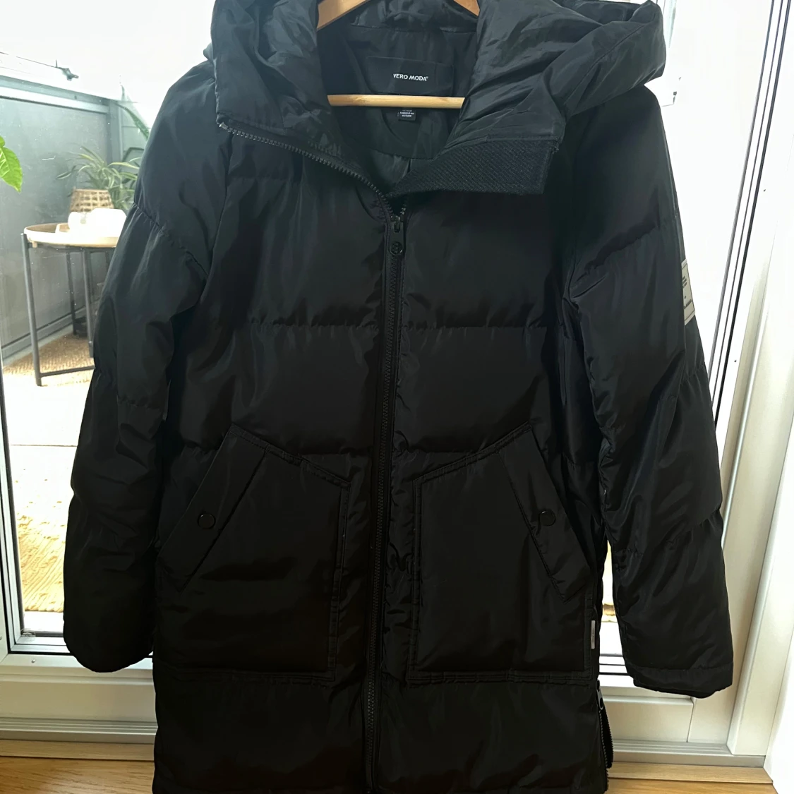 Svart dunjacka från Vero Moda