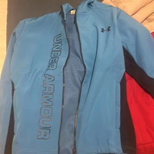Under armour jacka blå - Bra skick 