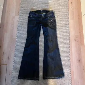 river island jeans i storlek 10 (s/m)❤️ Skriv privat om frågor över mått eller om fler bilder (använda gärna köp nu) ☺️❤️